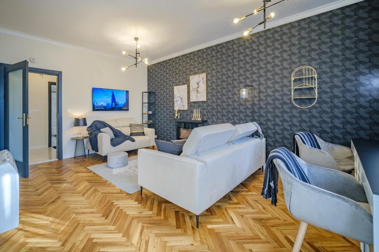 Golden Black Apartment Burgas Luaran gambar