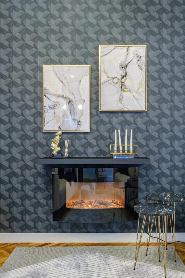 Golden Black Burgas Luaran gambar
