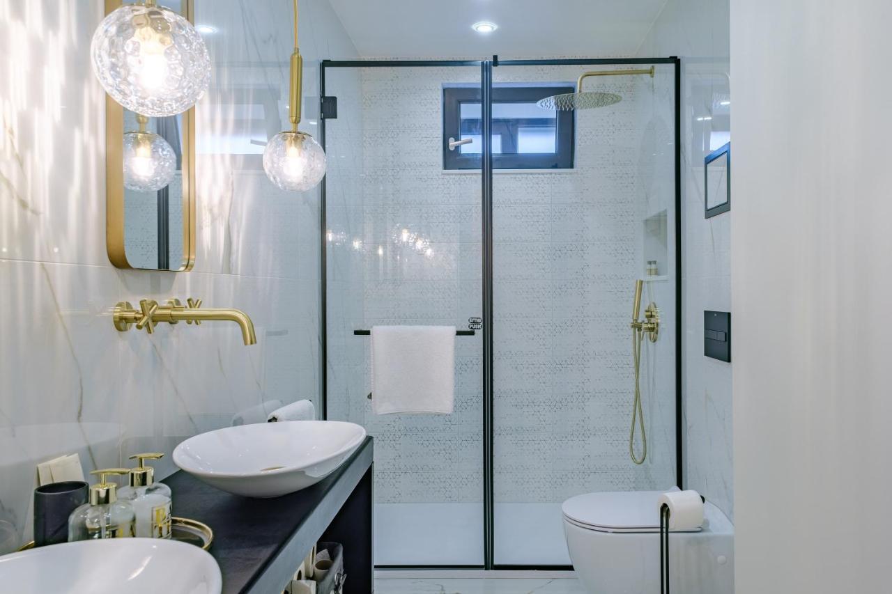 Golden Black Burgas Luaran gambar