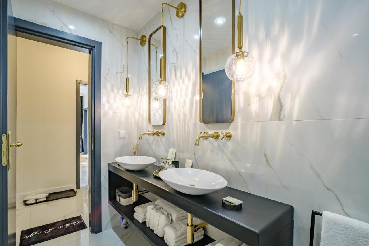 Golden Black Burgas Luaran gambar