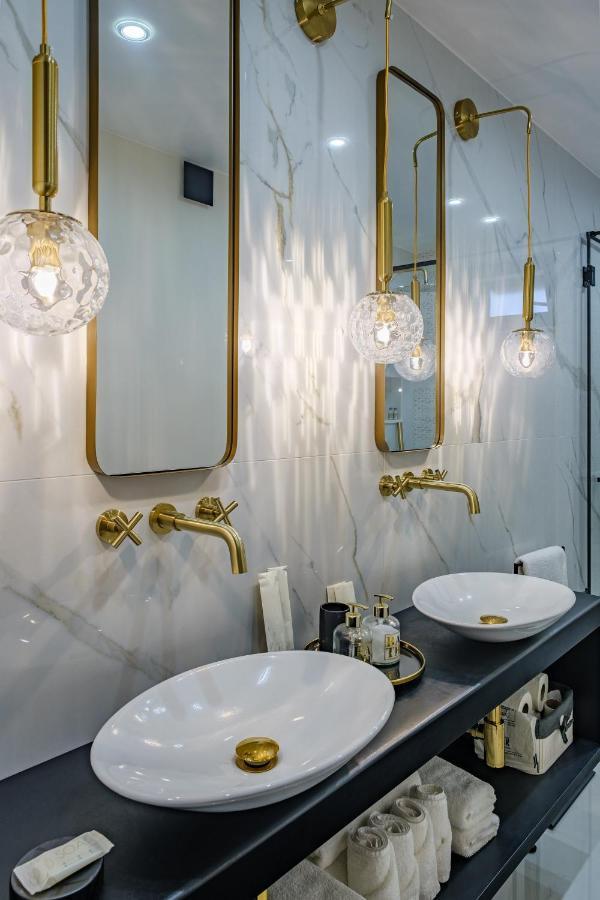 Golden Black Burgas Luaran gambar