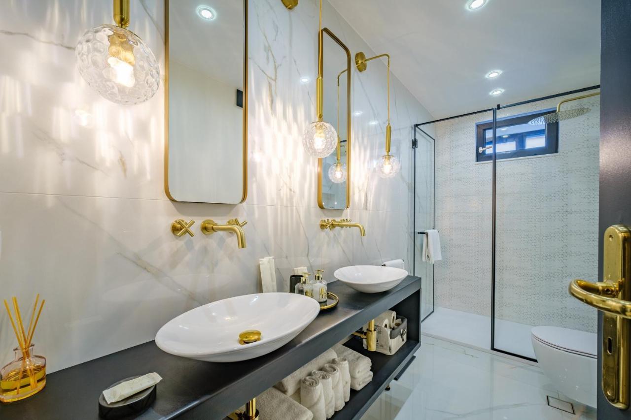 Golden Black Burgas Luaran gambar