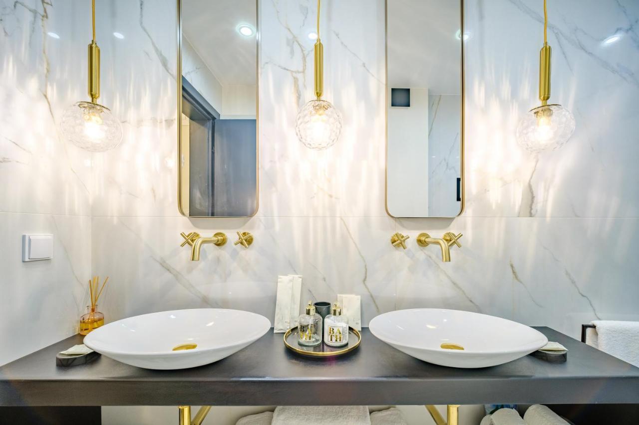 Golden Black Burgas Luaran gambar